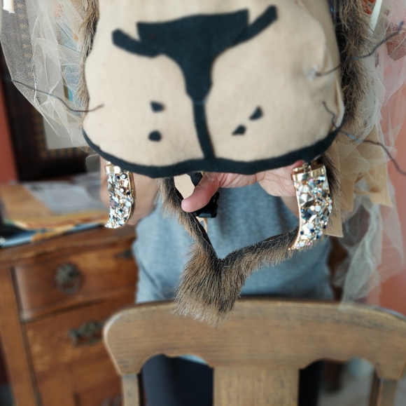 Lion head greqt for a halloween costume - Picture 4 of 5